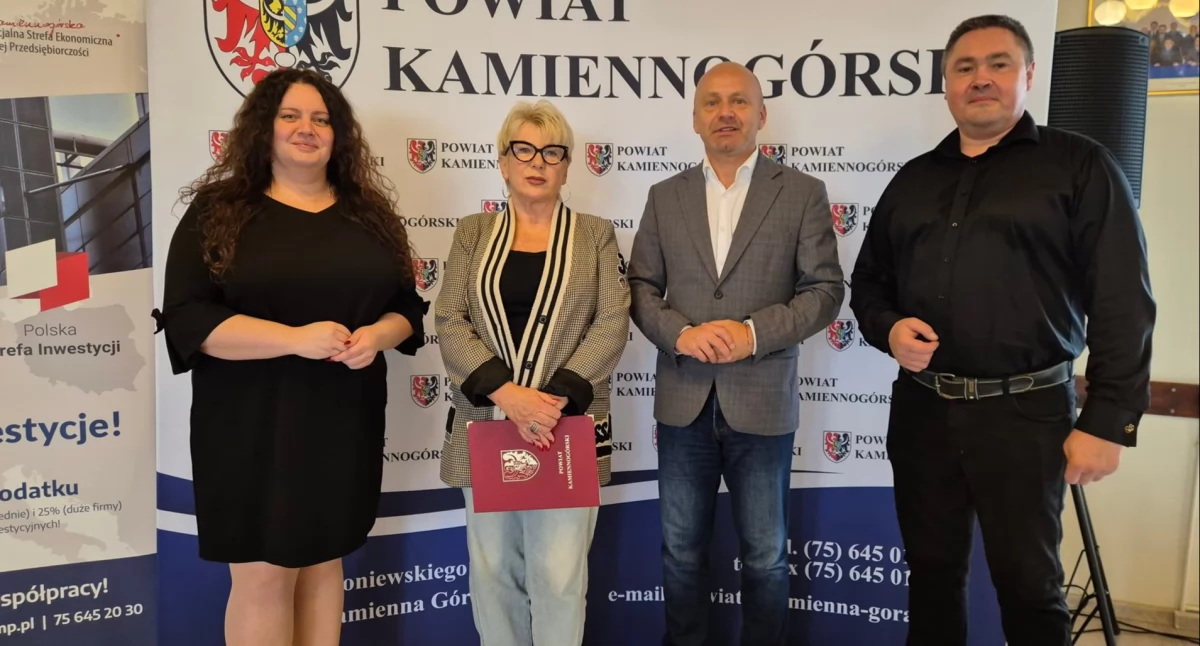 Z urzędów, Kamiennej Górze wsparciu małych średnich - zdjęcie, fotografia