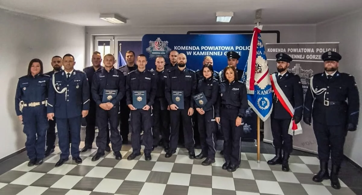 Policja, Uroczystości terenie komendy policji Kamiennej Górze - zdjęcie, fotografia