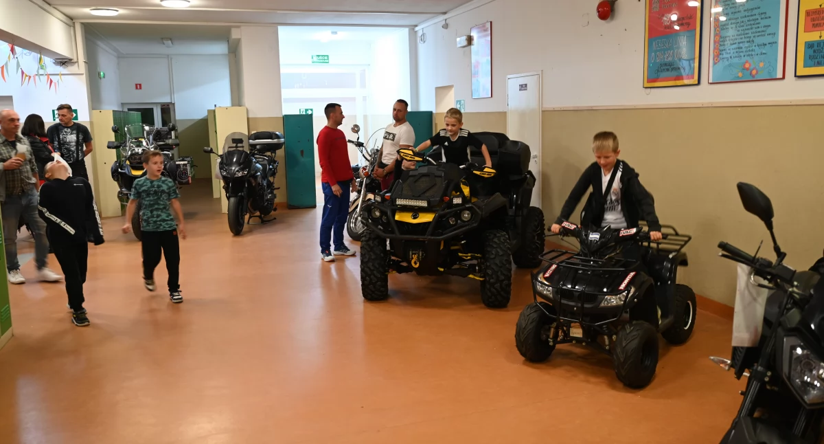 Szkoły, edukacja, Festyn kamiennogórskiej szkole - zdjęcie, fotografia