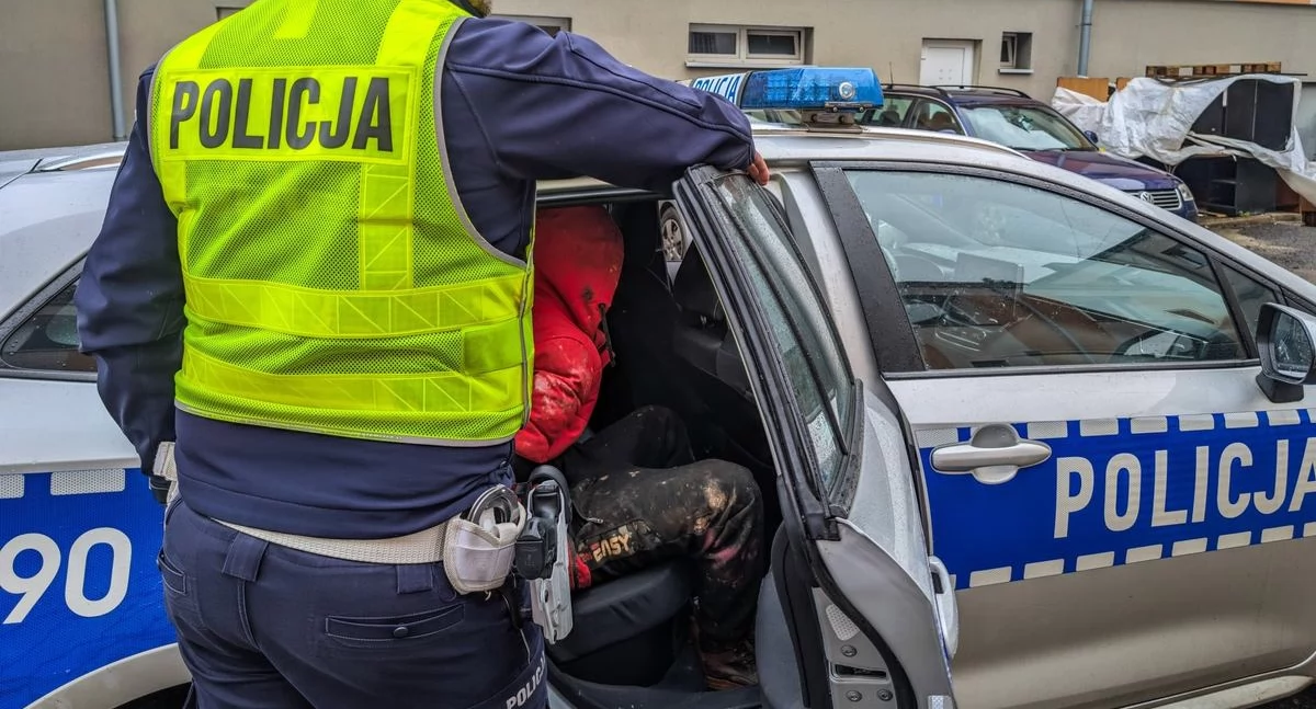 Policja, Narkotyki alkohol czterech zatrzymanych ciągu - zdjęcie, fotografia