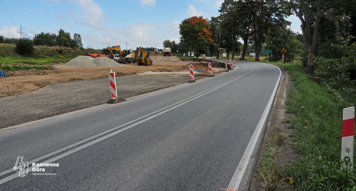 Ostrzeżenia, Kolejne utrudnienia drodze Pisarzowice Kamienna Góra - zdjęcie, fotografia