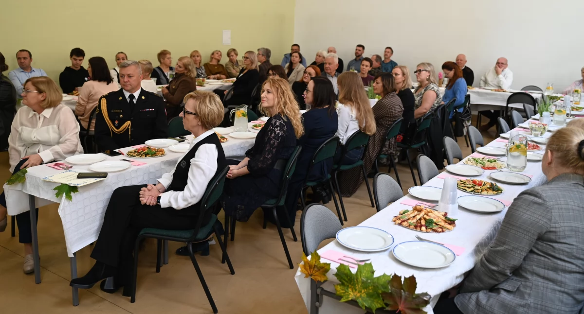 Szkoły, edukacja, Szkolne obchody Edukacji Narodowej - zdjęcie, fotografia