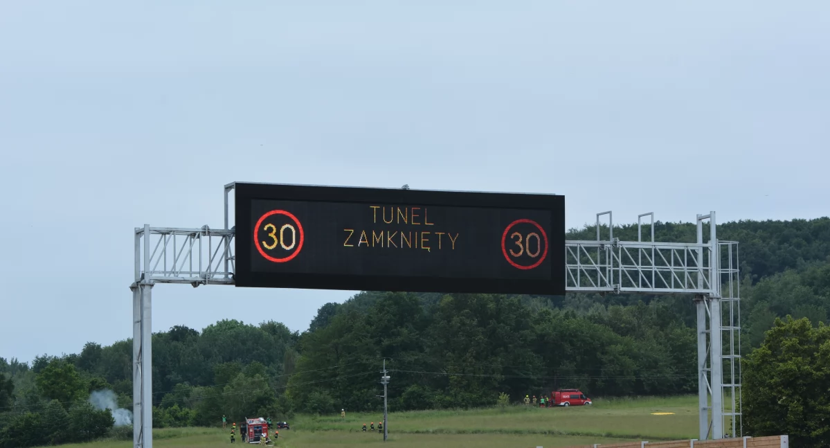 Ostrzeżenia, Zamknięcie tuneli - zdjęcie, fotografia