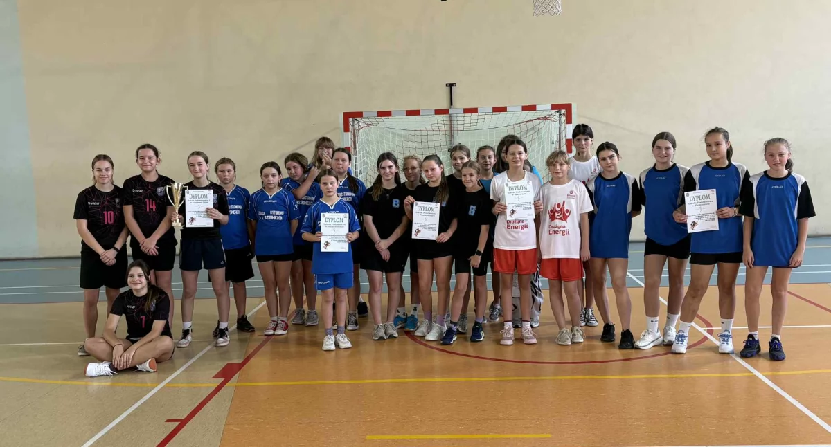 Sport szkolny, Igrzyska Dzieci koszykówka dziewcząt zawody powiatowe - zdjęcie, fotografia