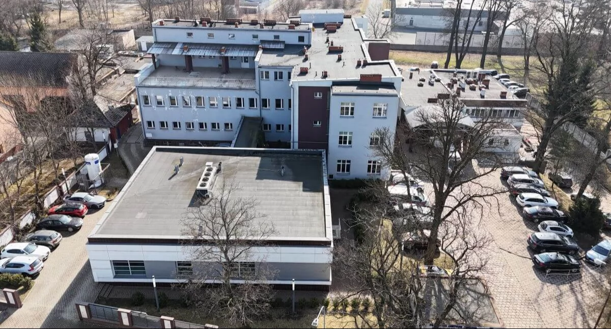 Ostrzeżenia, Zmiany organizacji ruchu parkowania Szpitalu Kamiennej Górze - zdjęcie, fotografia