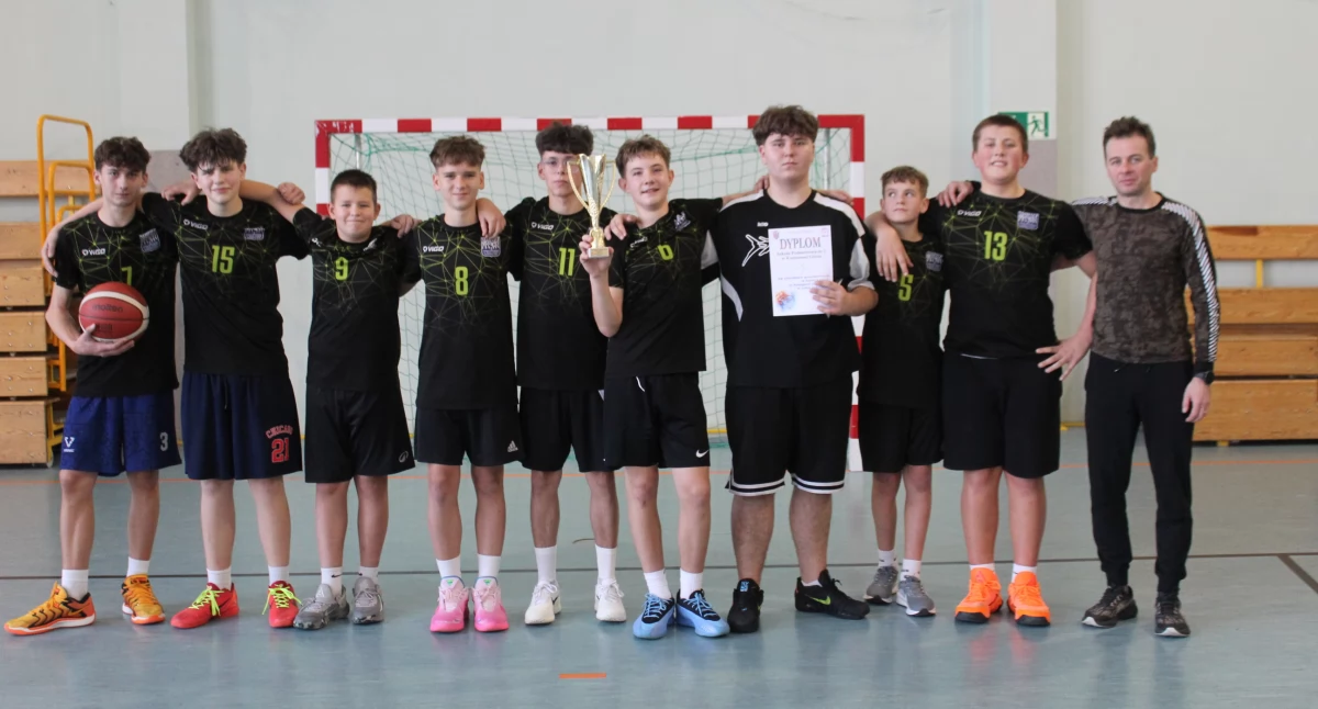 Sport szkolny, Igrzyska Młodzieży Szkolnej koszykówka chłopców finał powiatowy - zdjęcie, fotografia