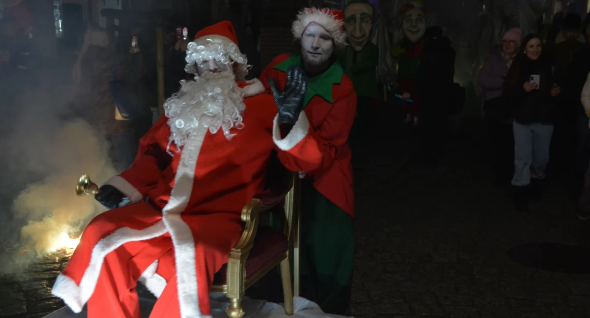 Rękodzieło, jarmarki, festyny, Parada rozpoczęła jarmark Kamiennej Górze - zdjęcie, fotografia