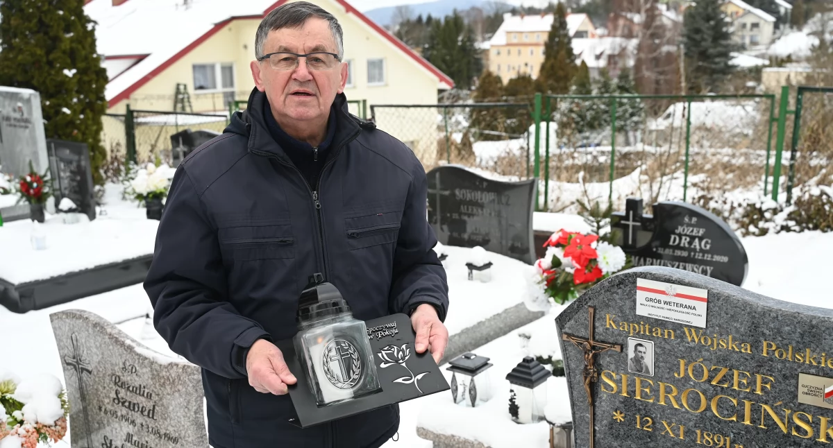 Historia, kamiennogórskim cmentarzu przybywa grobów weteranów - zdjęcie, fotografia
