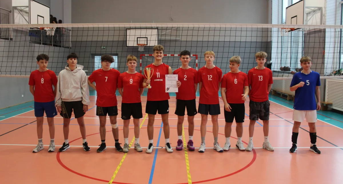 Sport szkolny, Igrzyska Młodzieży Szkolnej siatkówka chłopców finał powiatowy - zdjęcie, fotografia