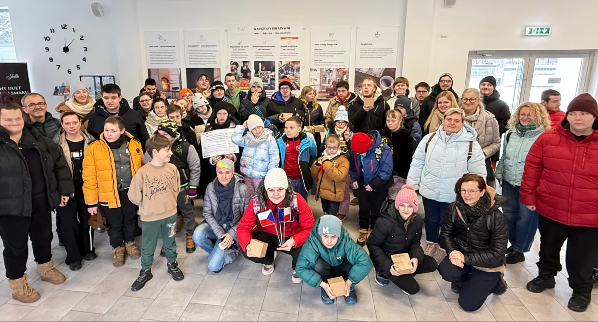 Szkoły, edukacja, Odkrywanie tajemnic Szkła „Julia” - zdjęcie, fotografia
