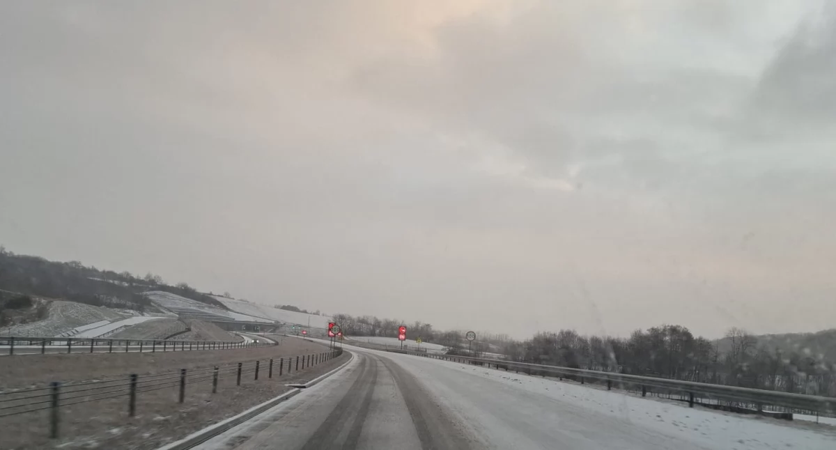 Ostrzeżenia, Uwaga ślisko - zdjęcie, fotografia
