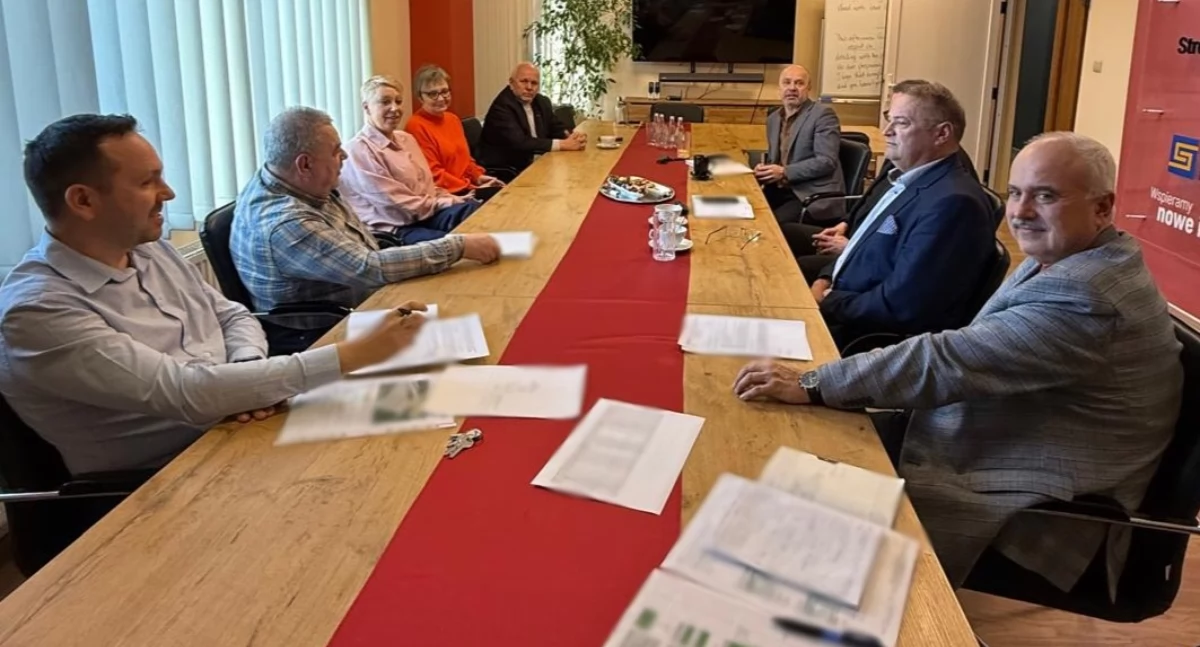 Z urzędów, Spotkanie sprawie Klastra Energii Ziemi Kamiennogórskiej - zdjęcie, fotografia