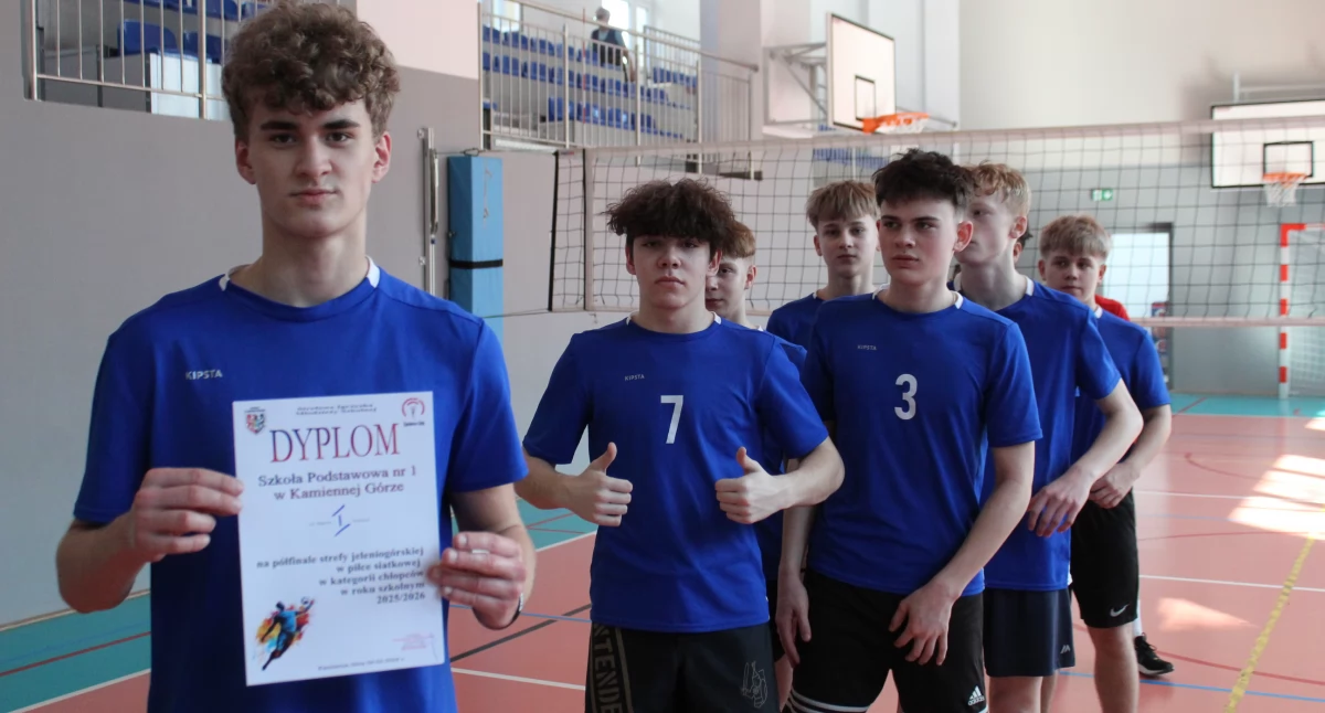 Sport szkolny, Igrzyska Młodzieży Szkolnej piłka siatkowa chłopców półfinał - zdjęcie, fotografia