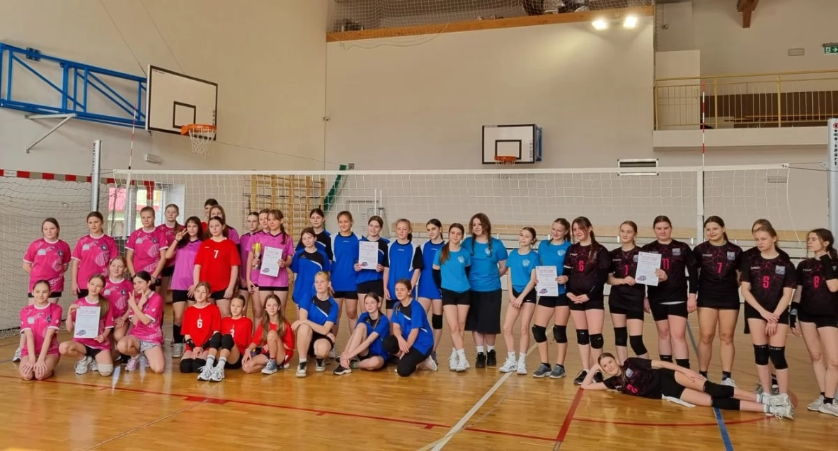 Sport szkolny, Igrzyska Dzieci „czwórki” dziewcząt finał powiatowy - zdjęcie, fotografia
