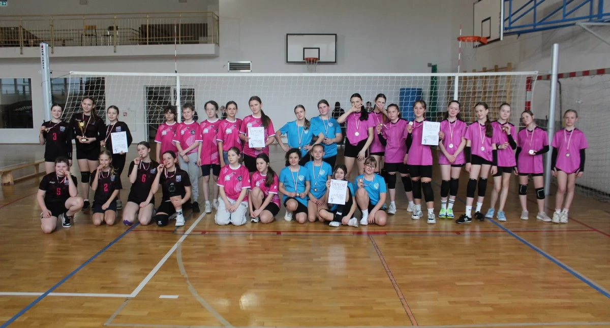 Sport szkolny, Igrzyska Dzieci piłka siatkowa „3” dziewcząt finał powiatowy - zdjęcie, fotografia