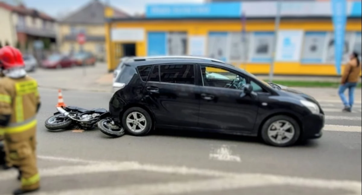 Policja, Kolizja udziałem motocyklista - zdjęcie, fotografia