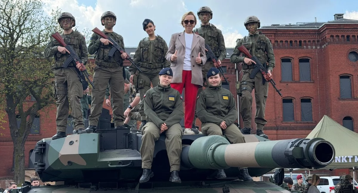 Szkoły, edukacja, Wojskowe Targi Służby Pracy - zdjęcie, fotografia
