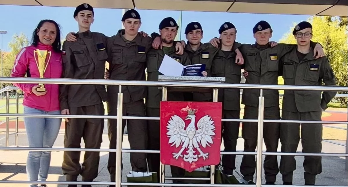 Szkoły, edukacja, czwarty najlepsi województwie - zdjęcie, fotografia