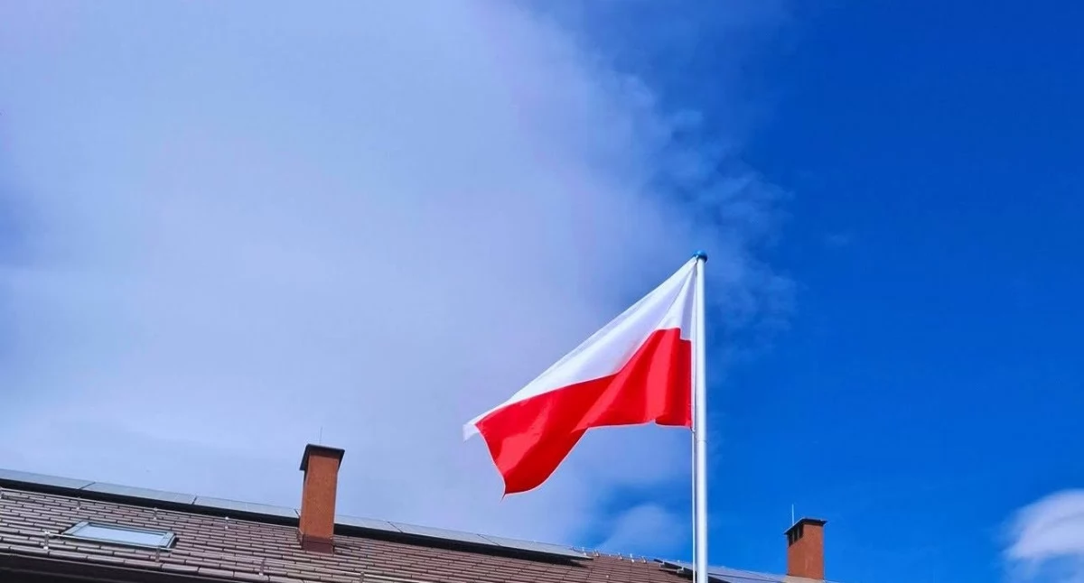 Powiat, wieszać flagę - zdjęcie, fotografia