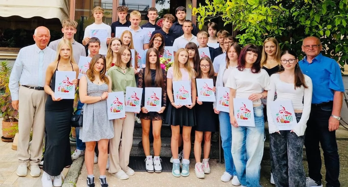 Szkoły, edukacja, Koniec staży - zdjęcie, fotografia