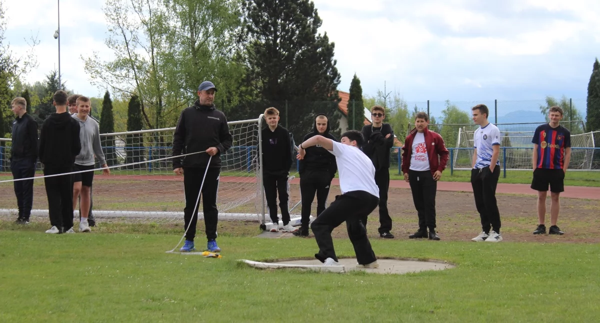 Sport szkolny, Igrzyska Młodzieży Szkolnej powiatowa lekkoatletyka chłopcy - zdjęcie, fotografia