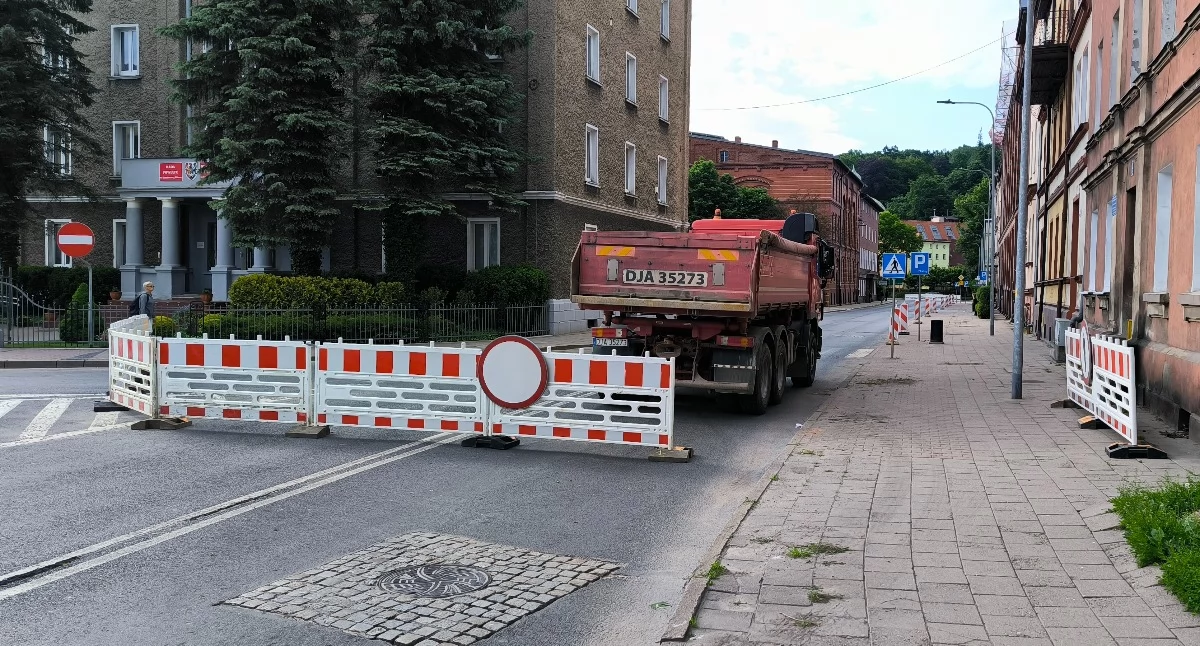Inwestycje, remonty, Utrudnienia centrum Kamiennej Góry - zdjęcie, fotografia