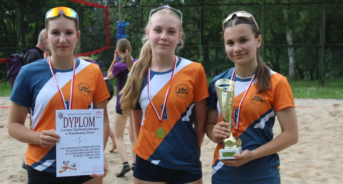 Sport szkolny, Licealiada piłka plażowa dziewcząt finał strefy - zdjęcie, fotografia