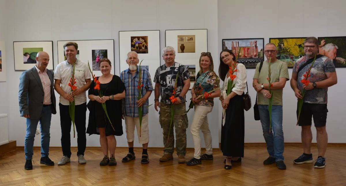 Wystawy, Wernisaż wystawy przymrużeniem Kamiennej Górze - zdjęcie, fotografia