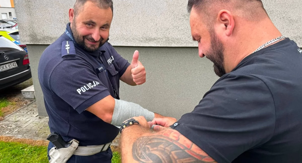 Policja, Tamowanie krwotoków policji - zdjęcie, fotografia