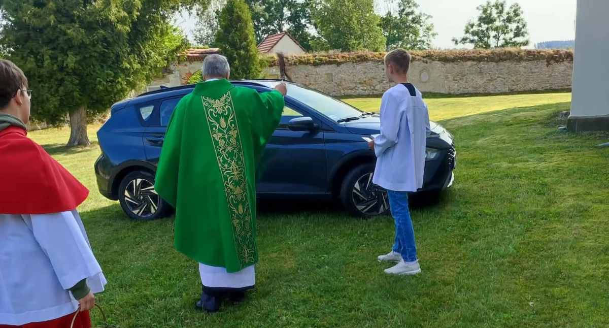 Kościół, religia, Święcenie pojazdów Krzeszówku - zdjęcie, fotografia