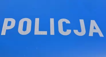 Uderzył w inny samochód i uciekł. Świadkowie ruszyli za nim.